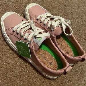 Cariuma Rose Canvas Oca Low / Size: 7.5